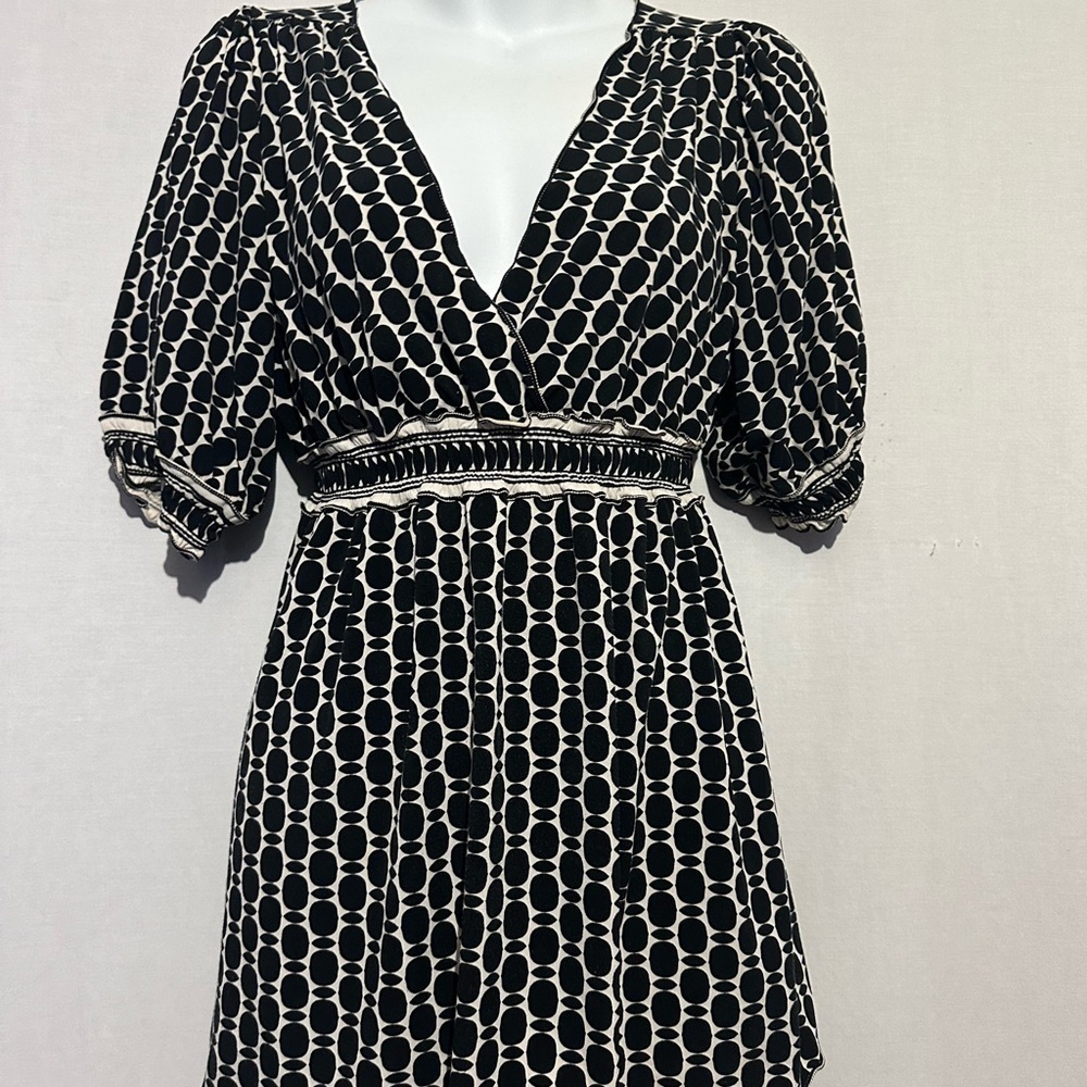 Max Edition Black & Cream Geometric Print Empire Waist blouse Size M